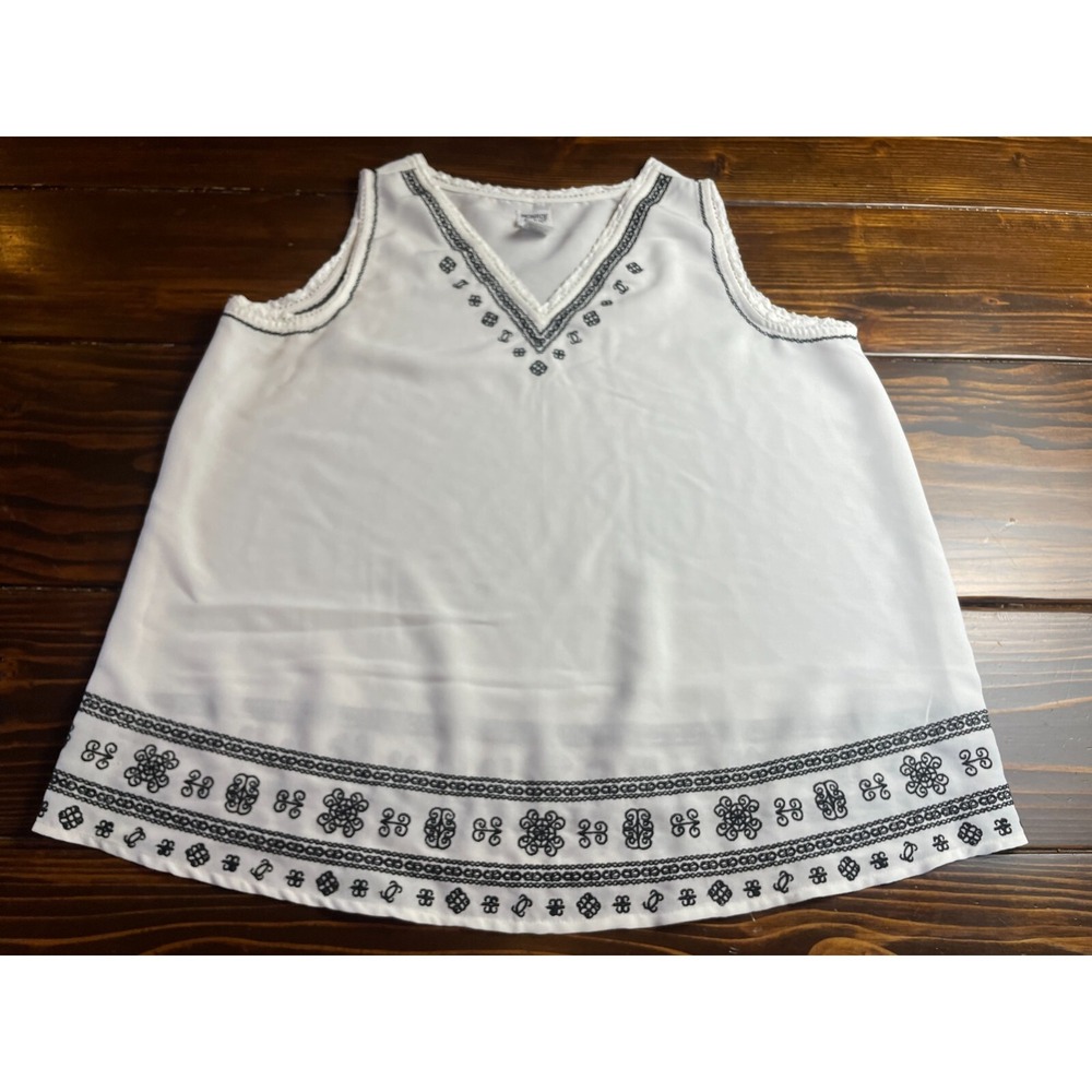 Monroe & Main Tank Top Women's Size XL White Sleeveless V-Neck Aztec Embroidered